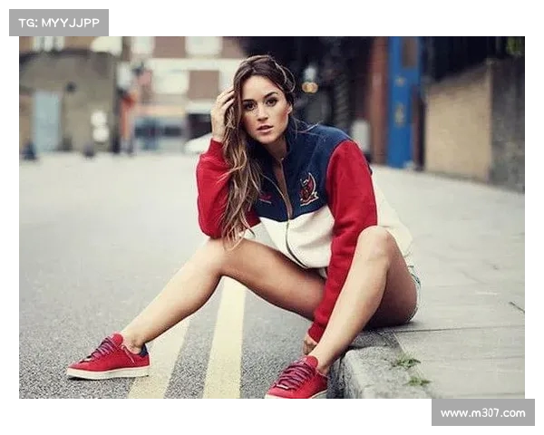 英超足球宝贝背后的故事:美丽与激情交织的足球文化探索 英超足球宝贝背后的故事:美丽与激情交织的足球文化探索